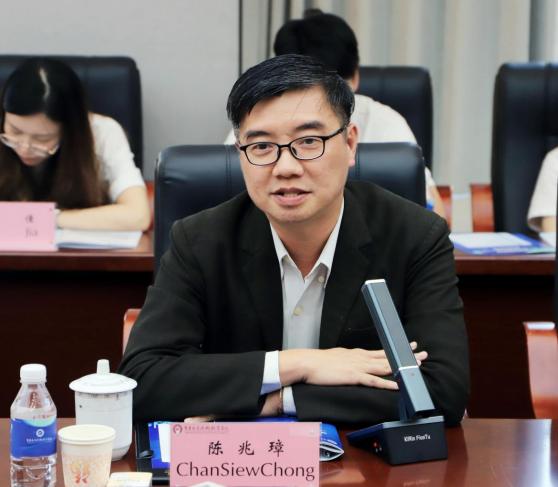 在合高校专家代表