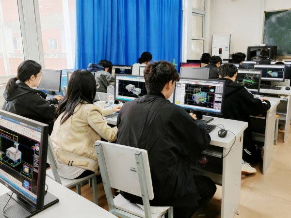 要“推动制造业高端化