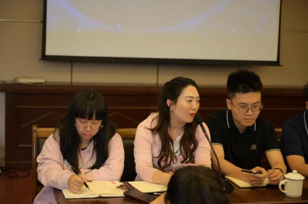 党支部书记范兴亮以“追根溯源学《条例